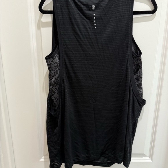 MAKE AN OFFER! 

Tangerine Black and Gray Patterned Tank Top - Picture 5 of 7
